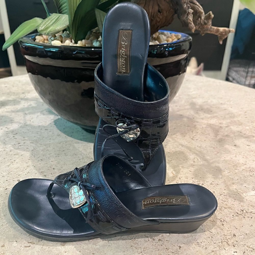 Used Navy Brighton sandals size 7.5